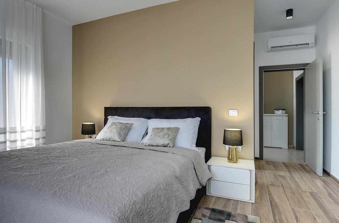 Villa Ula In Pula With Heated Pool And Sauna Esterno foto