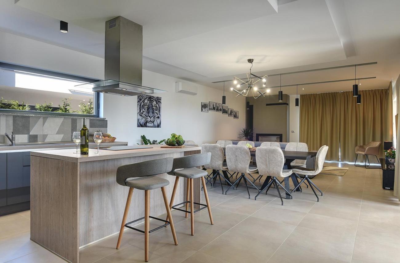 Villa Ula In Pula With Heated Pool And Sauna Esterno foto