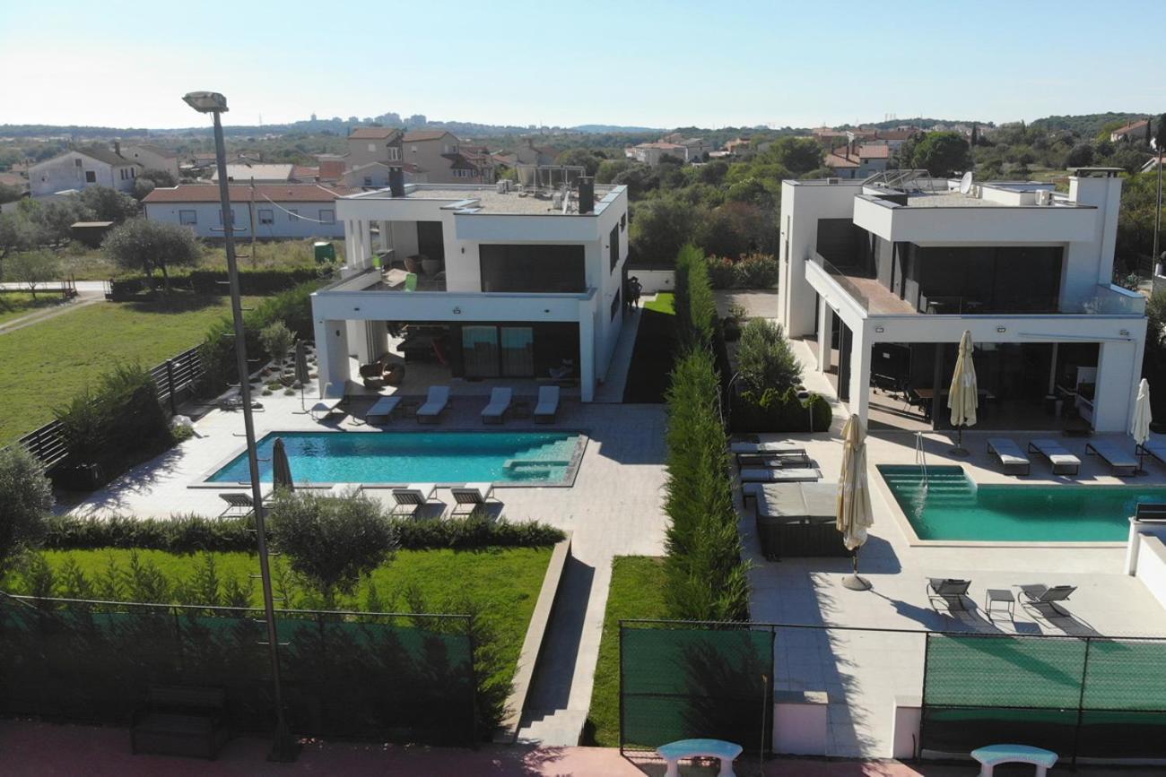 Villa Ula In Pula With Heated Pool And Sauna Esterno foto