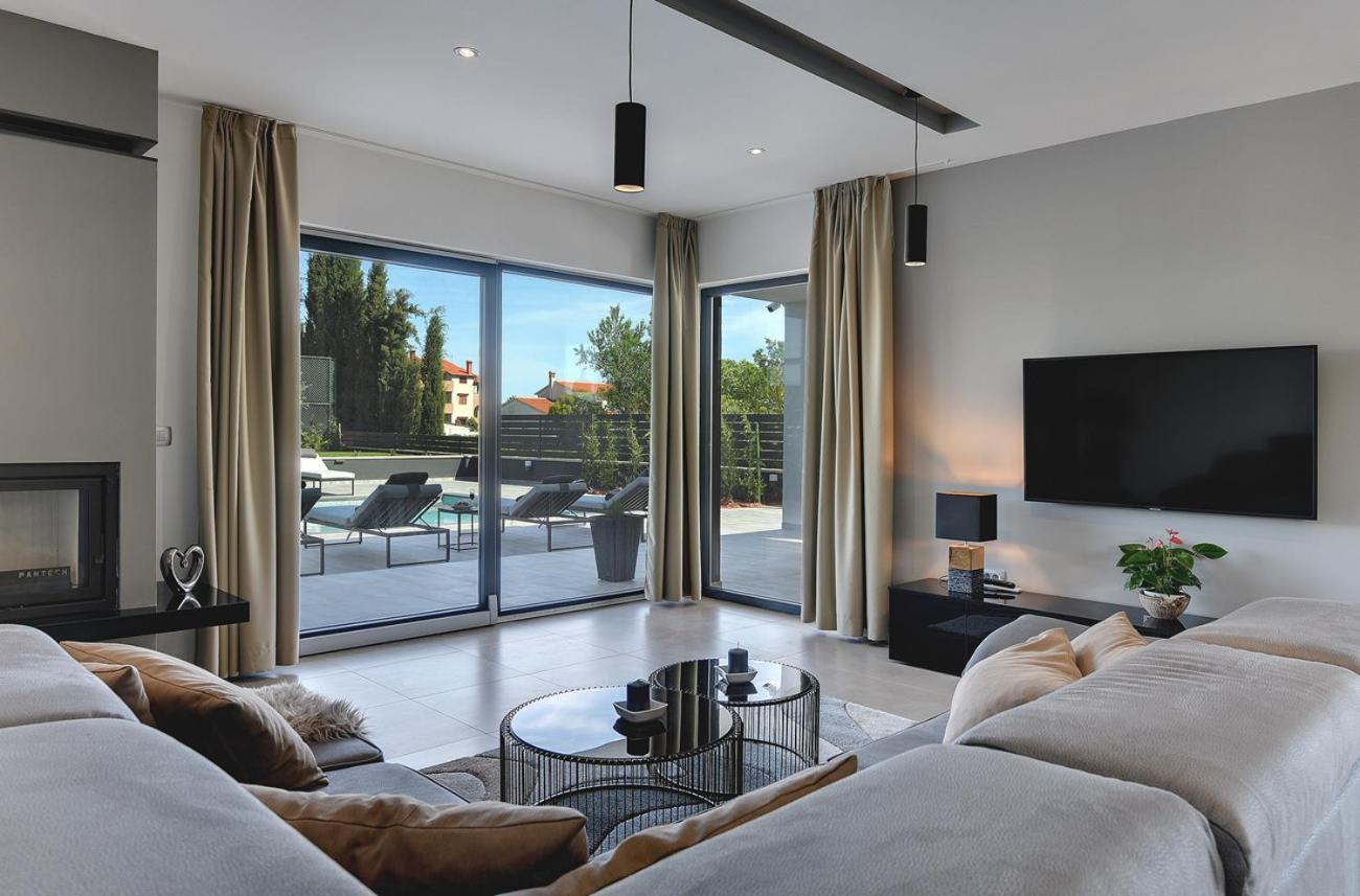 Villa Ula In Pula With Heated Pool And Sauna Esterno foto