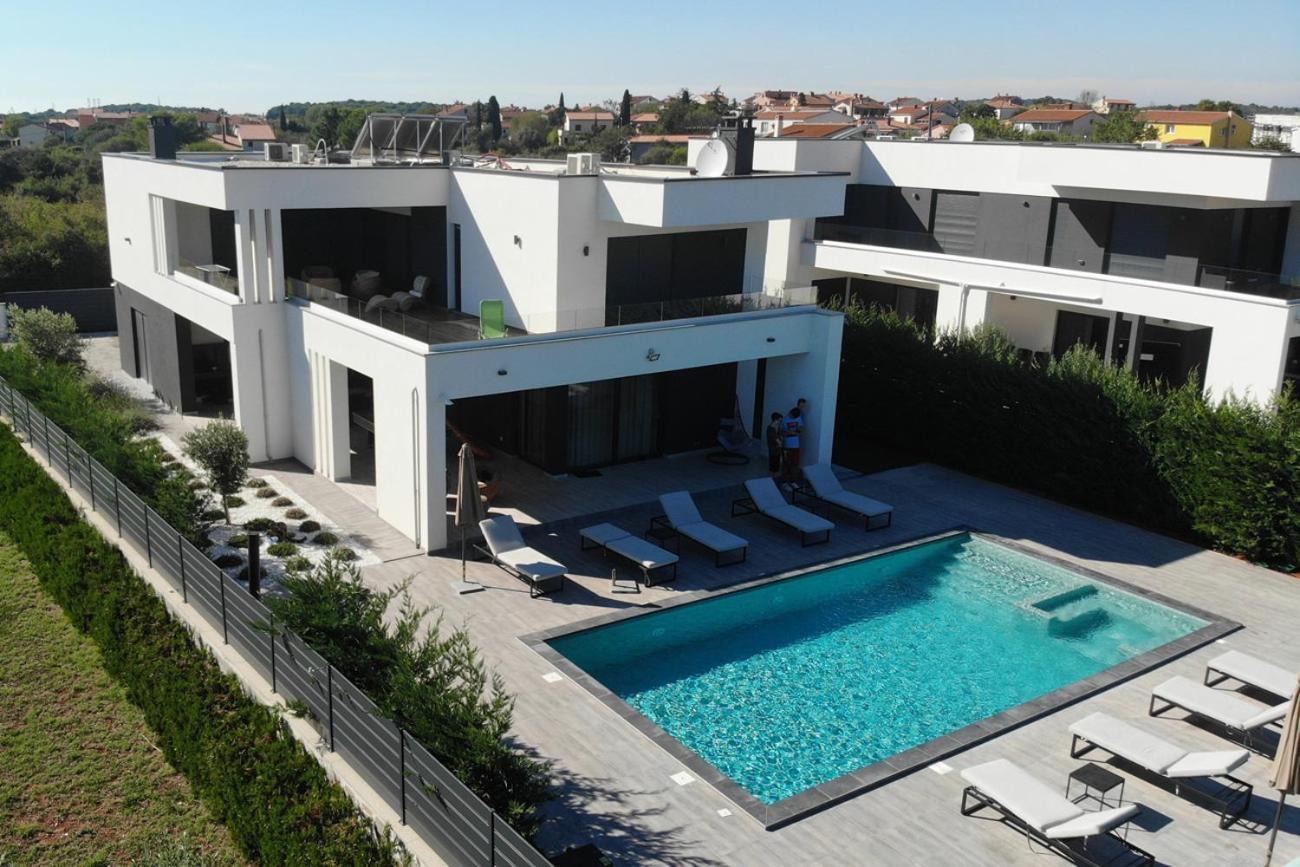 Villa Ula In Pula With Heated Pool And Sauna Esterno foto