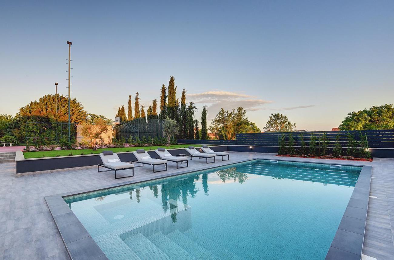Villa Ula In Pula With Heated Pool And Sauna Esterno foto